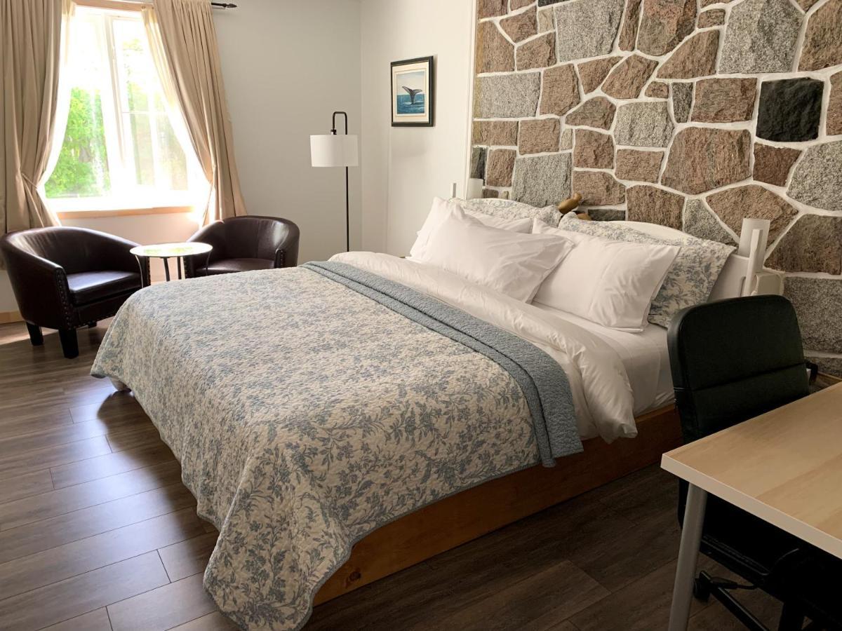 Auberge La Rosepierre Bistro Henri Гранд Бержерон Екстериор снимка