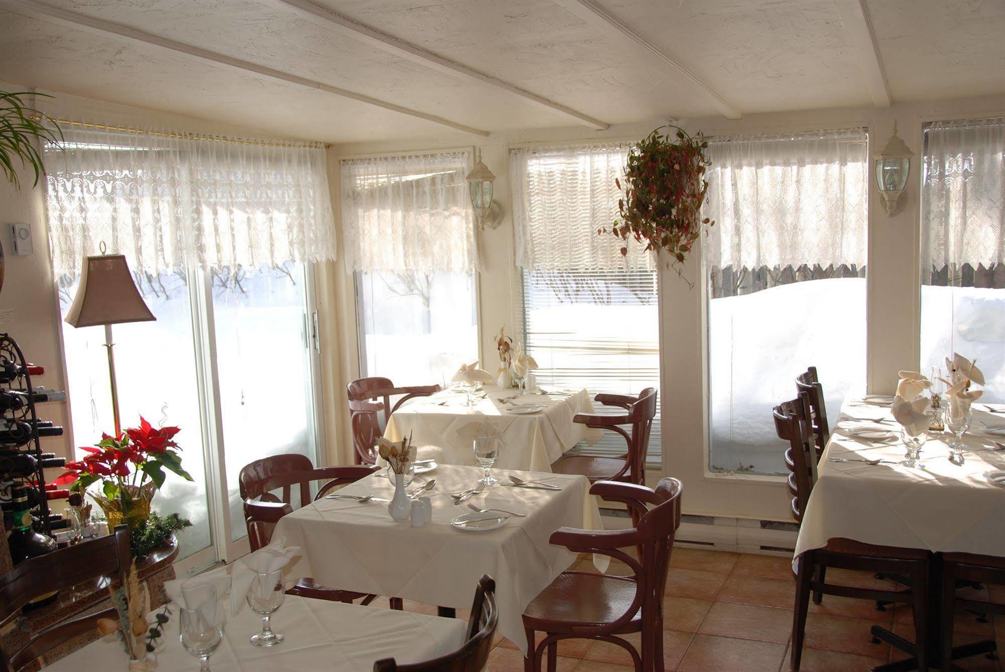 Auberge La Rosepierre Bistro Henri Гранд Бержерон Екстериор снимка